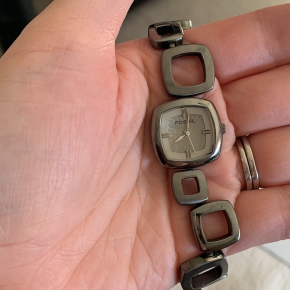 Fossil F2 ES-1918 Gunmetal Tone Retro Squared Link Women’s Watch - Picture 2 of 5
